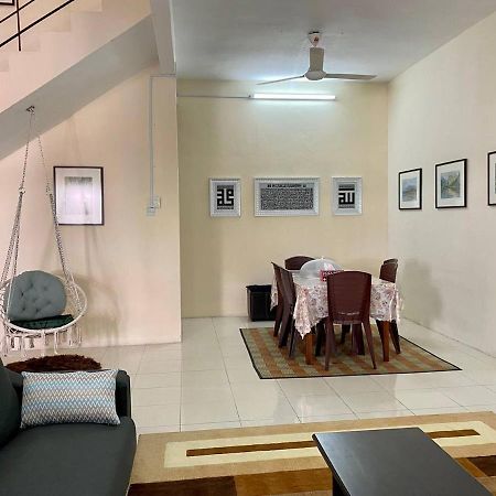 Spacious Cozy Lakeville Homestay 4 Bedrooms All With Aircond Seri Iskandar Ngoại thất bức ảnh