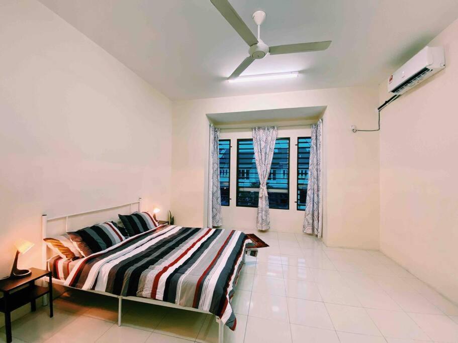 Spacious Cozy Lakeville Homestay 4 Bedrooms All With Aircond Seri Iskandar Ngoại thất bức ảnh