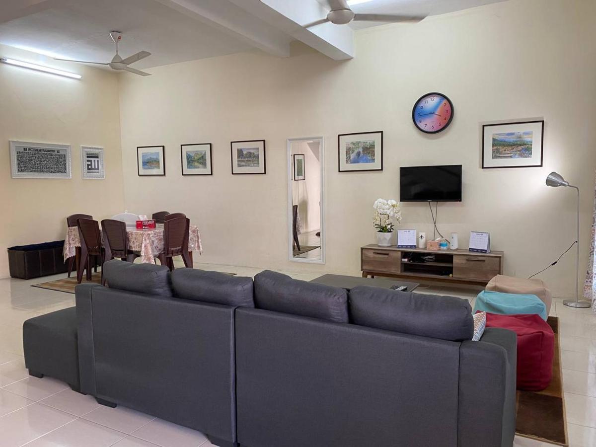 Spacious Cozy Lakeville Homestay 4 Bedrooms All With Aircond Seri Iskandar Ngoại thất bức ảnh